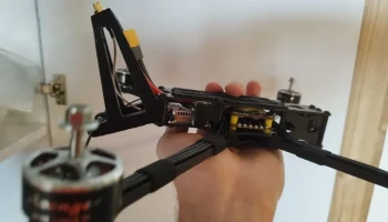 Держатель хвостовой антенны для FPV-дрона...... 1