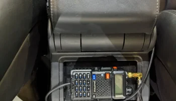 Крепление задней пепельницы E46 (для Baofeng UV-5R) Крепление задней пепельницы E46 (для Baofeng UV-5R)