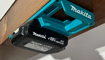 Настенное крепление для аккумулятора Duo Makita. 1