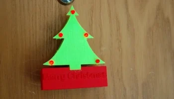 Новогоднее светодиодное украшение двери