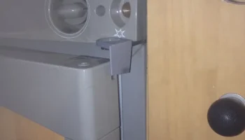 Замок/защелка холодильника Electrolux 1