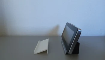 Выпрямляющая подставка для часов Ikea Filmis 1