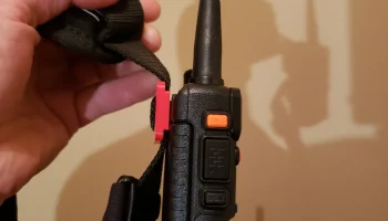 Крепление для ремня UV-5R 1