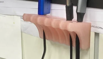 Вешалка для USB-кабеля с отверстием для магнита...... 2