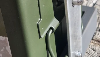 Монтажные кронштейны для банок с боеприпасами...... 1