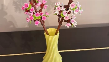 Тонкая ваза, предназначенная для набора Lego Cherry Bloss... 3