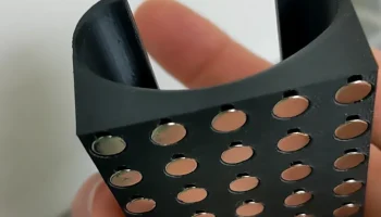 Дистанционный держатель Roku с 30 магнитами с прессовой п...