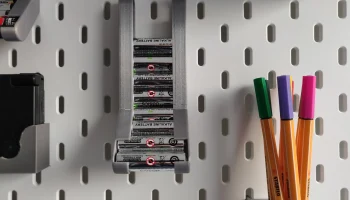 Диспенсер для батареек АА для Ikea Skadis.