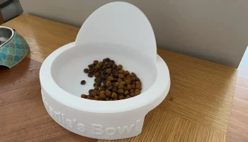 Кошачья миска для кошки, которая наводит беспорядок 1
