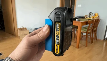 DEWALT - Drž&aacute;k na batterii/Держатель батареи 18/56V XR 9