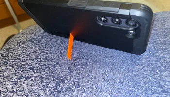 Подставка для кейса Spigen 1
