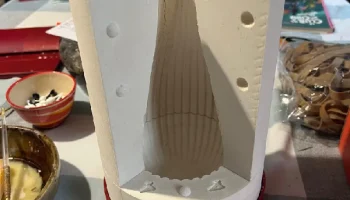 Маленькая керамическая витая ваза...... Маленькая керамическая витая ваза......