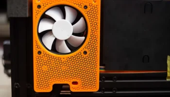 Крышка материнской платы Ender 3 V2 / Pro для вентилятор... Крышка материнской платы Ender 3 V2 / Pro для вентилятор...