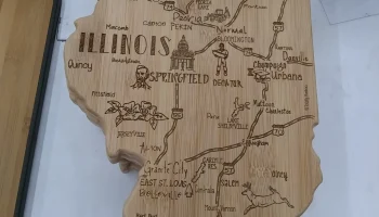 Деревянная разделочная доска в форме Иллинойса
