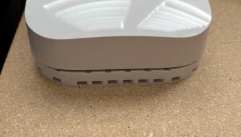 Eero Pro 6E Mesh Solid Base с вентиляционными ребрами Eero Pro 6E Mesh Solid Base с вентиляционными ребрами