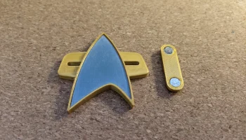 Значок связи Star Trek Voyager/DS9 w. Магнитные отверстия...
