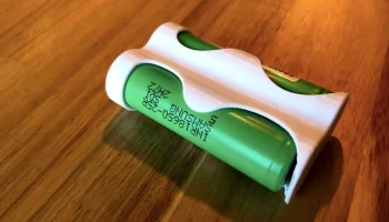 Кейс для двух аккумуляторов 18650 0