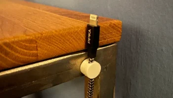 Магнитный зажим для зарядного кабеля......