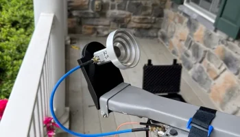 Двухдиапазонное смещенное крепление W1GHZ для тонкой анте...