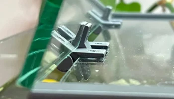Петля и опора верхней крышки аквариума 9