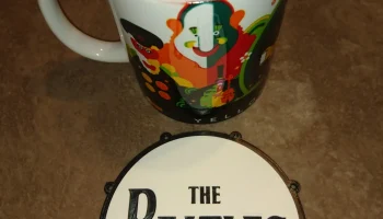 Магнит на холодильник с барабаном The Beatles...... 1