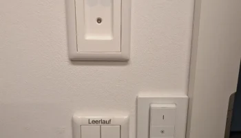 Philips Hue Dimmer магнитное крепление GIRA System 55 9