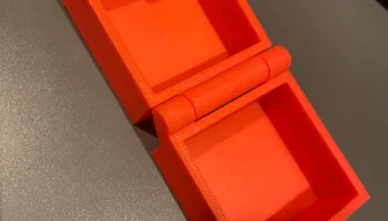 Коробка 50X50X50 мм с петлей и замком-клипсой 4