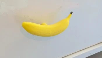 Banana drawer pull handle