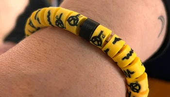 Бусины с символами электроники - одноцветные и двухцветные