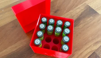Легкий доступ к батарейному отсеку типа АА 2