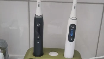 Двойной держатель для зубных щеток Oral-B iO со скрытой д... Двойной держатель для зубных щеток Oral-B iO со скрытой д...