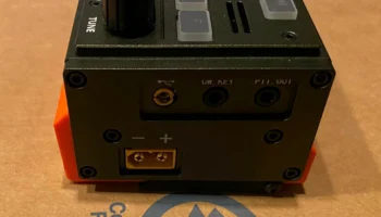 Складная подставка для HF-радиостанции FX-4CR Складная подставка для HF-радиостанции FX-4CR
