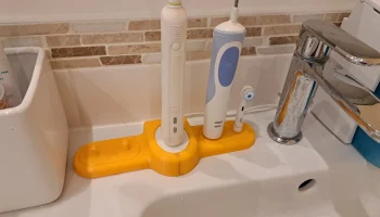 Держатель для зубной щетки Oral B.
