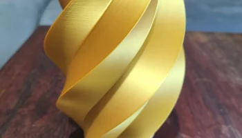 Элегантная золотая спиральная ваза с 3D-печатью...... 1