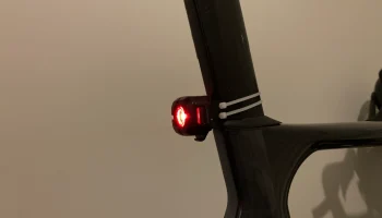 Крепление велосипедного фонаря Giant Propel на подседель...