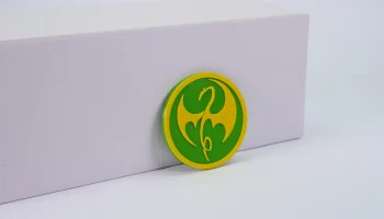 Магнит с логотипом Iron Fist