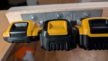 Модульное аккумуляторное хранилище DeWalt, расположенное... 3