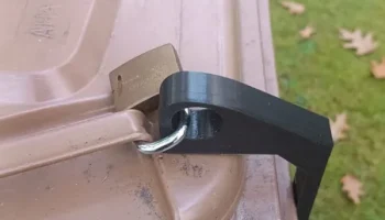 Замок для мусорного бака... Замок для мусорного бака Замок для мусорного бака... Замок для мусорного бака