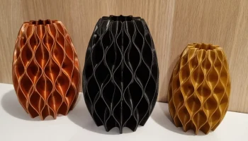Wavy vase