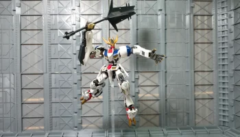 Модульная диорама с вешалкой для мехов Gunpla