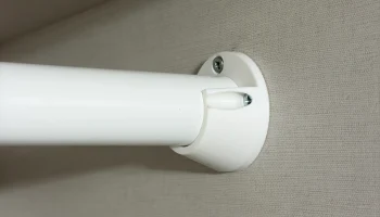 Кронштейн, упор для штанги в шкаф