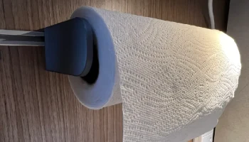 Держатель кухонных рулонов, в котором используются Т-обр...