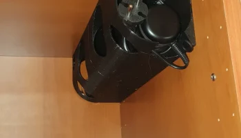 Держатель для блендера в кухонном шкафу