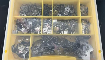 Вставка в контейнер для хранения контактов аккумулятора... 2