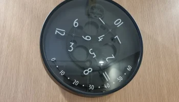 Блуждающие часы с батарейным питанием 1