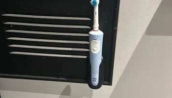 Держатель Oral B с магнитами. Держатель Oral B с магнитами.