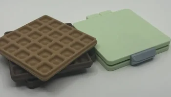 Вафельница с вафлями 1