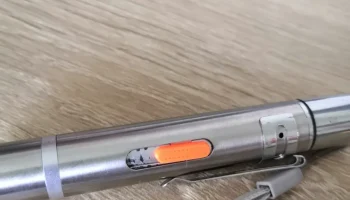 Невероятно специфический штифт для USB-фонаря