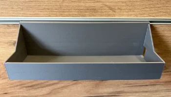 Korb f&uuml;r die K&uuml;chenwand mit Rinne. Корзина для кухни нас...