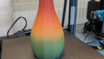 Низкополигональная ваза 2
